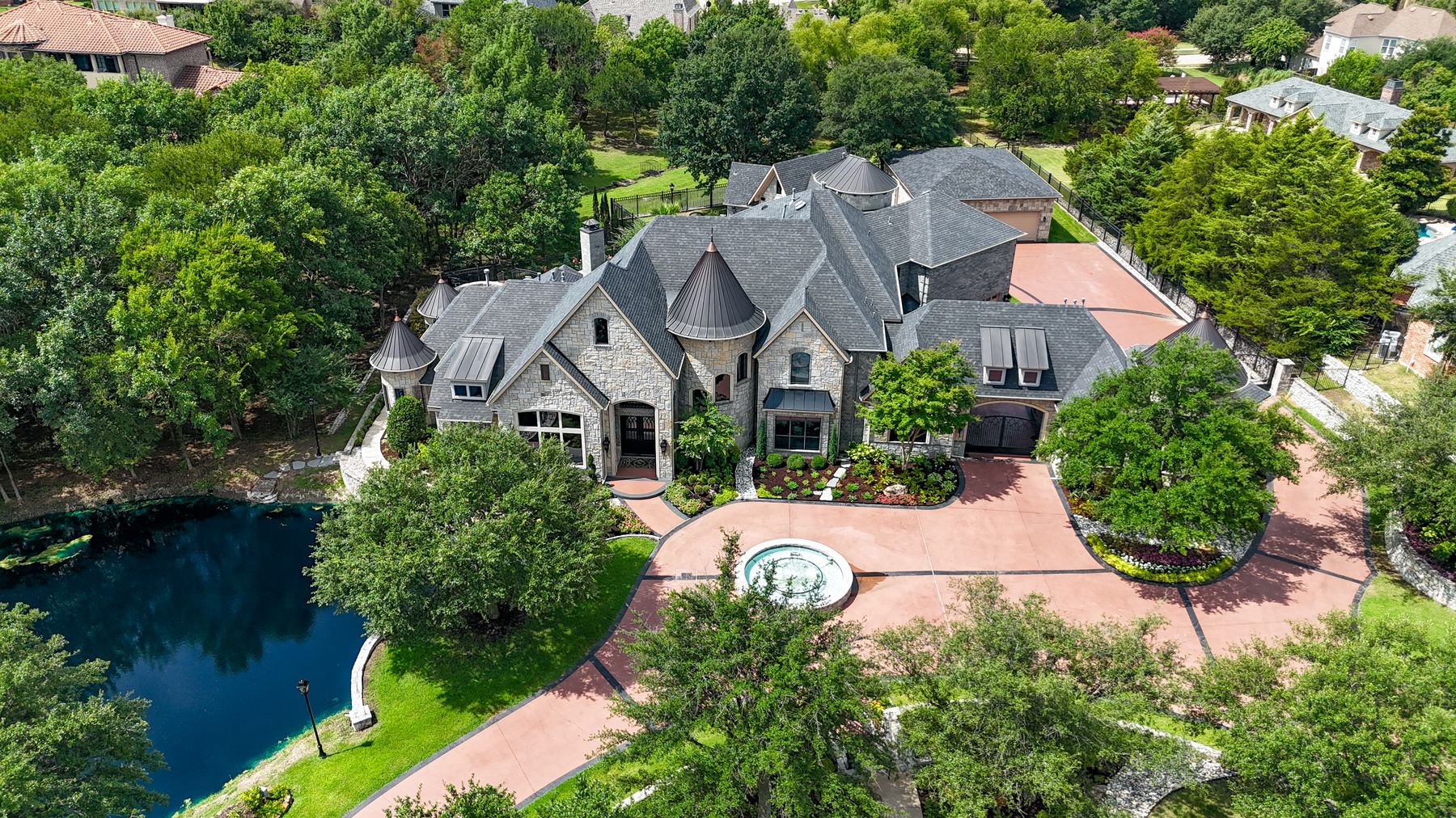 Spectacular Mansion with Mini Moat